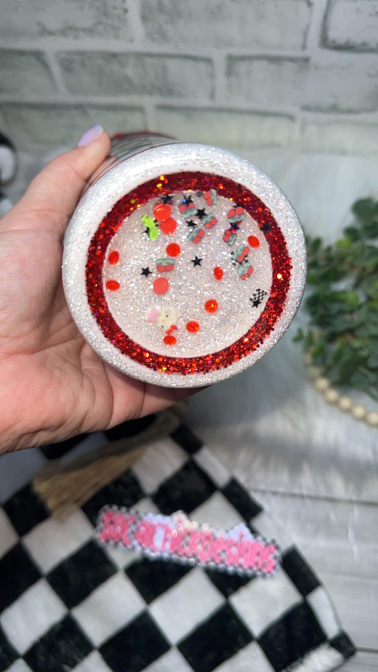 RTS {HK Kitty with Glasses Zipper Tumbler w Charm, Peeking Handle, Drip & Snow Globe Bottom} 32oz Skinny