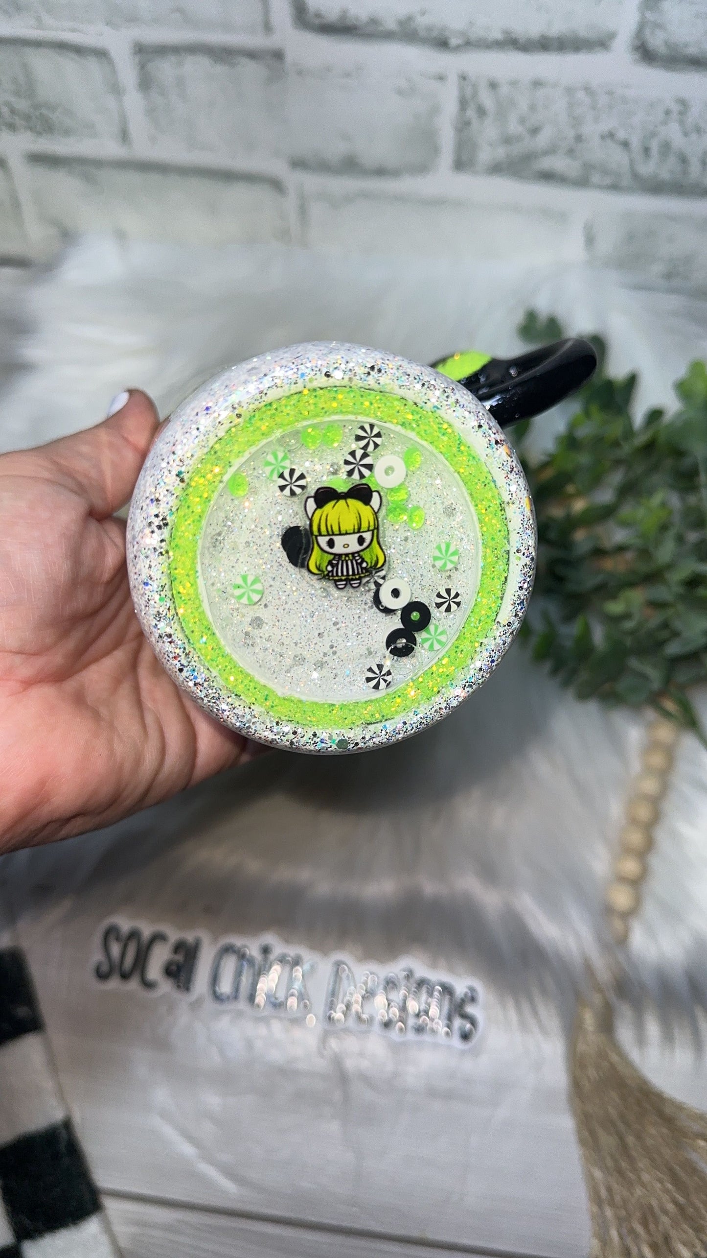 RTS {Hello Beetle Kitty with Bow Handle & Snow Globe Bottom} 24oz Skinny
