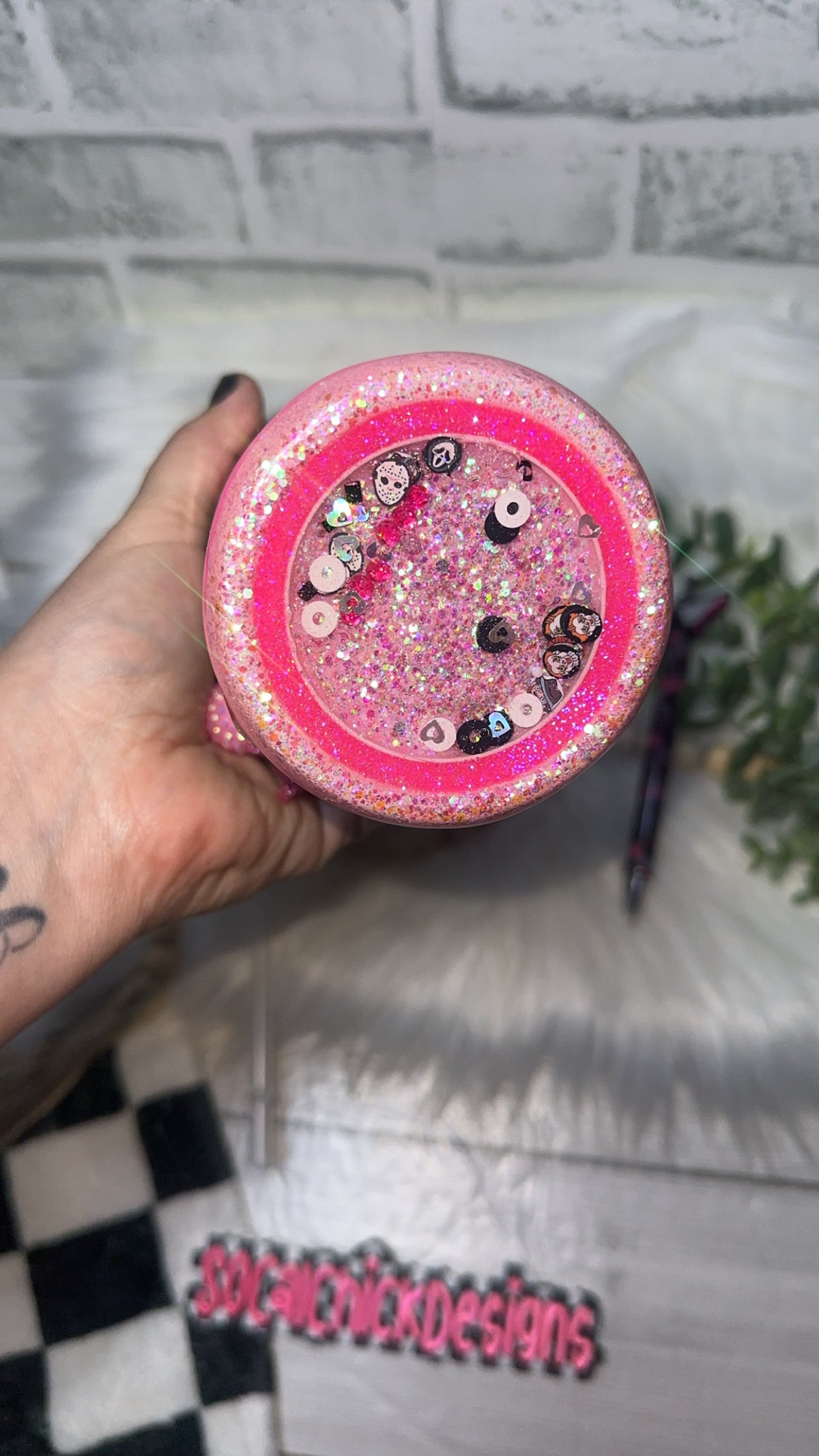 RTS {Pop Off Queen Horror with Zipper, Charm, SnowGlobe Bottom & Drip & Matching  Pen} 32oz Skinny